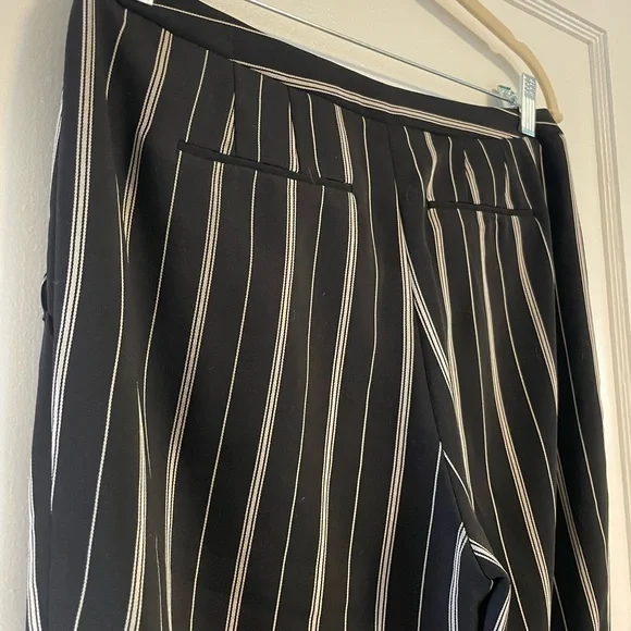 T Tahari Black Pinstripe Straight-Leg Trousers size 6 - Picture 8 of 8